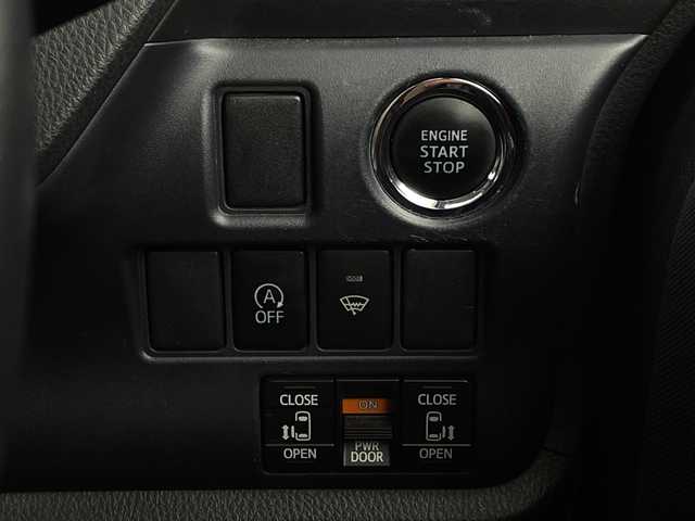トヨタ ヴォクシー ZS 煌 新潟県 2015(平27)年 6.5万km アイスチタニウムマイカメタリック 禁煙車/4WD/社外メモリナビ/フルセグ/　CD/DVD/Bluetooth/社外フリップダウンモニター/バックカメラ/両側パワースライドドア/スマートキー/純正エンジンスターター/LEDヘッドライト/オートライト/フォグランプ/革巻きステアリング/ワイパーデアイサー/プッシュスタート/ETC/社外アルミ付きスタッドレス/　（積み込み６mm）