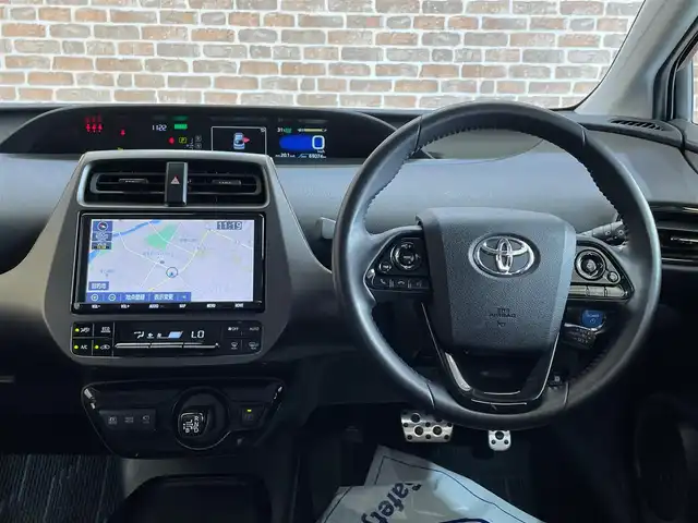 トヨタ プリウス A 岩手県 2022(令4)年 6.9万km パールⅡ プレシャスブラックパール × プラチナホワイトパールマイカ（2XC）/ワンオーナー/E-Four/パノラミックビューモニター/パーキングアシスト/カラーヘッドアップディスプレイ/トヨタセーフティセンス/プリクラッシュセーフティ/レーダークルーズコントロール/レーントレーシングアシスト/オートマチックハイビーム/ロードサインアシスト/先行車発進告知機能/クリアランスソナー/パーキングサポートブレーキ/AC100V1500Wアクセサリーコンセント/パワーシート/シートヒーター/横滑り防止装置/純正ナビ/フルセグTV/ETC2.0/ドライブレコーダー/ステアリングスイッチ/LEDヘッドランプ/純正17インチアルミホイール
