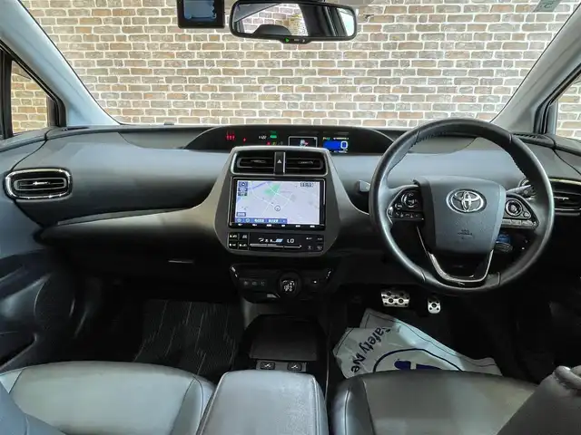 トヨタ プリウス A 岩手県 2022(令4)年 6.9万km パールⅡ プレシャスブラックパール × プラチナホワイトパールマイカ（2XC）/ワンオーナー/E-Four/パノラミックビューモニター/パーキングアシスト/カラーヘッドアップディスプレイ/トヨタセーフティセンス/プリクラッシュセーフティ/レーダークルーズコントロール/レーントレーシングアシスト/オートマチックハイビーム/ロードサインアシスト/先行車発進告知機能/クリアランスソナー/パーキングサポートブレーキ/AC100V1500Wアクセサリーコンセント/パワーシート/シートヒーター/横滑り防止装置/純正ナビ/フルセグTV/ETC2.0/ドライブレコーダー/ステアリングスイッチ/LEDヘッドランプ/純正17インチアルミホイール