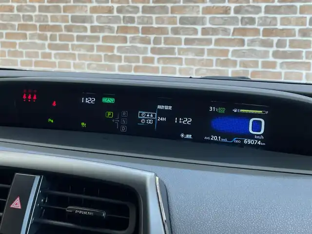 トヨタ プリウス A 岩手県 2022(令4)年 6.9万km パールⅡ プレシャスブラックパール × プラチナホワイトパールマイカ（2XC）/ワンオーナー/E-Four/パノラミックビューモニター/パーキングアシスト/カラーヘッドアップディスプレイ/トヨタセーフティセンス/プリクラッシュセーフティ/レーダークルーズコントロール/レーントレーシングアシスト/オートマチックハイビーム/ロードサインアシスト/先行車発進告知機能/クリアランスソナー/パーキングサポートブレーキ/AC100V1500Wアクセサリーコンセント/パワーシート/シートヒーター/横滑り防止装置/純正ナビ/フルセグTV/ETC2.0/ドライブレコーダー/ステアリングスイッチ/LEDヘッドランプ/純正17インチアルミホイール