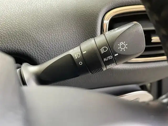 トヨタ プリウス A 岩手県 2022(令4)年 6.9万km パールⅡ プレシャスブラックパール × プラチナホワイトパールマイカ（2XC）/ワンオーナー/E-Four/パノラミックビューモニター/パーキングアシスト/カラーヘッドアップディスプレイ/トヨタセーフティセンス/プリクラッシュセーフティ/レーダークルーズコントロール/レーントレーシングアシスト/オートマチックハイビーム/ロードサインアシスト/先行車発進告知機能/クリアランスソナー/パーキングサポートブレーキ/AC100V1500Wアクセサリーコンセント/パワーシート/シートヒーター/横滑り防止装置/純正ナビ/フルセグTV/ETC2.0/ドライブレコーダー/ステアリングスイッチ/LEDヘッドランプ/純正17インチアルミホイール