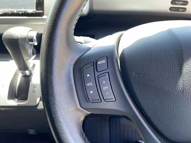 ホンダ フリード Gエアロ 静岡県 2016(平28)年 6.3万km プレミアムスパークルブラックパール 純正SDナビ/・CD/・DVD/・フルセグＴＶ/・Bluetooth/・AM/・FM/・AUX/主要装備/・横滑り防止装置/・コーナーセンサー後方/・両側パワスラ/・純正フリップダウンモニター/・寒冷地仕様/・ステアリングスイッチ/・前後ドラレコ/・ビルトインETC/・HIDヘッドライト/・オートライト/・純正アルミホイール