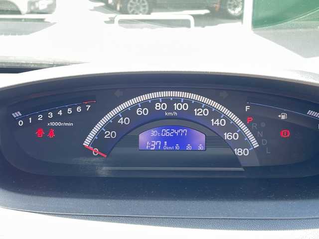 ホンダ フリード Gエアロ 静岡県 2016(平28)年 6.3万km プレミアムスパークルブラックパール 純正SDナビ/・CD/・DVD/・フルセグＴＶ/・Bluetooth/・AM/・FM/・AUX/主要装備/・横滑り防止装置/・コーナーセンサー後方/・両側パワスラ/・純正フリップダウンモニター/・寒冷地仕様/・ステアリングスイッチ/・前後ドラレコ/・ビルトインETC/・HIDヘッドライト/・オートライト/・純正アルミホイール