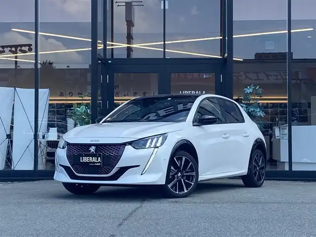プジョー プジョー ２０８ GT 福岡県 2023(令5)年 2.1万km パール ・アクティブクルーズコントロール/・USB/Bluetooth/AppleCarPlay/・バックカメラ/・ハーフレザーシート/シートヒーター/・社外前後ドライブレコーダー/・社外ETC/・純正17AW/・プッシュスタート/・アイドリングストップ/・スマートキー/・スペアキー/・レーンキープアシスト/・オートライト/・LEDライト/・パドルシフト/・保証書/・取扱説明書