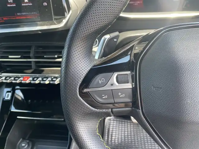 プジョー プジョー ２０８ GT 福岡県 2023(令5)年 2.1万km パール ・アクティブクルーズコントロール/・USB/Bluetooth/AppleCarPlay/・バックカメラ/・ハーフレザーシート/シートヒーター/・社外前後ドライブレコーダー/・社外ETC/・純正17AW/・プッシュスタート/・アイドリングストップ/・スマートキー/・スペアキー/・レーンキープアシスト/・オートライト/・LEDライト/・パドルシフト/・保証書/・取扱説明書