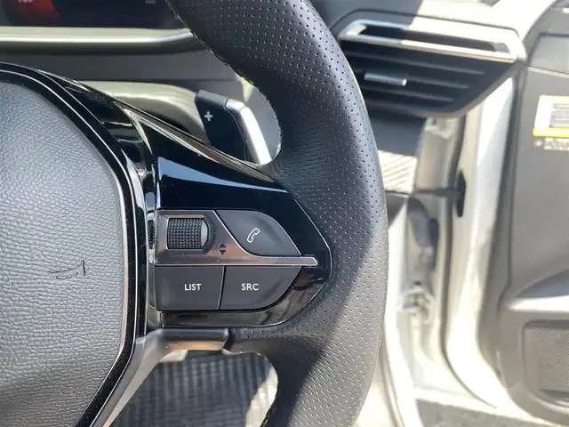 プジョー プジョー ２０８ GT 福岡県 2023(令5)年 2.1万km パール ・アクティブクルーズコントロール/・USB/Bluetooth/AppleCarPlay/・バックカメラ/・ハーフレザーシート/シートヒーター/・社外前後ドライブレコーダー/・社外ETC/・純正17AW/・プッシュスタート/・アイドリングストップ/・スマートキー/・スペアキー/・レーンキープアシスト/・オートライト/・LEDライト/・パドルシフト/・保証書/・取扱説明書