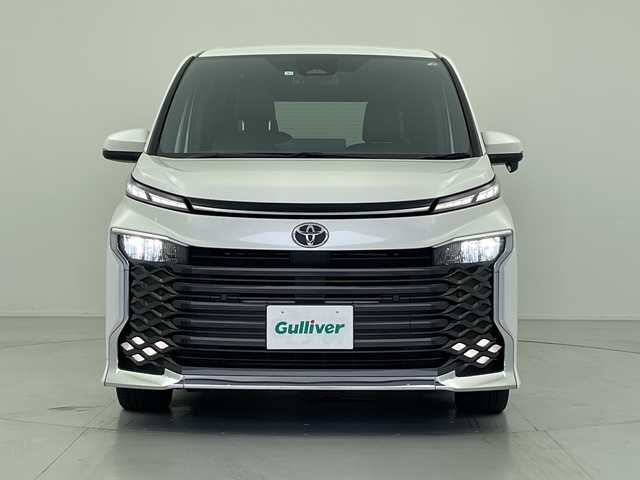 トヨタ ヴォクシー S－Z 愛知県 2023(令5)年 2.9万km ホワイトパールクリスタルシャイン 純正10.5インチナビ（AM/FM/BT/CD/DVD/フルセグTV/HDMI）/フリップダウンモニター/両側パワースライドドア/レーダークルーズコントロール/バックカメラ/前席シートヒーター/クリアランスソナー/ビルトインETC/RSA（ロードサインアシスト）/PDA（プロアクティブドライビングアシスト）/PKSB（パーキングサポートブレーキ）/PCS（プリクラッシュセーフティ）/両側パワースライドドア/USB入力端子/オートライト/オートマチックハイビーム/横滑り防止装置/フロアマット/純正17インチアルミホイール/取扱説明書