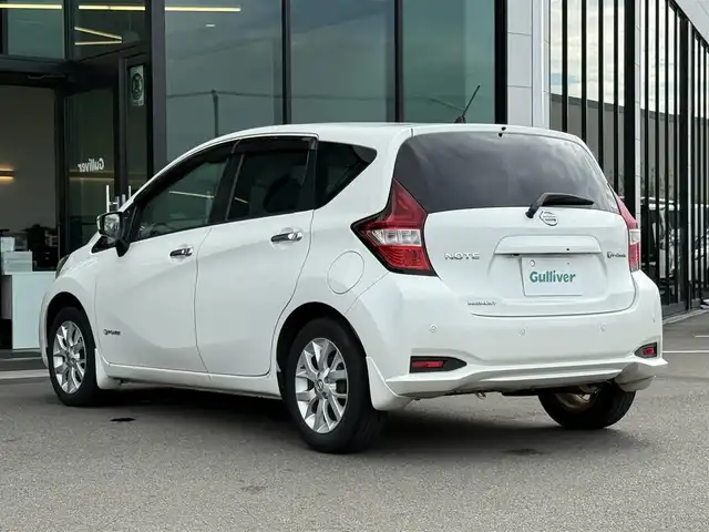 日産 ノート e－パワー メダリスト 東京都 2017(平29)年 3.4万km 白 ワンオーナー　/純正ナビ　/・ＡＭ／ＦＭ／ＣＤ／ＤＶＤ/フルセグＴＶ／Ｂｌｕｅｔｏｏｔｈ　/エマージェンシーブレーキ　/ＥＴＣ /ハーフレザーシート /コーナーセンサー /プッシュスタート /ドライブレコーダー/スマートキー /スペアキー有/純正15インチアルミホイール/純正フロアマット/ドアバイザー/オートライト/オートエアコン/保証書/取扱説明書