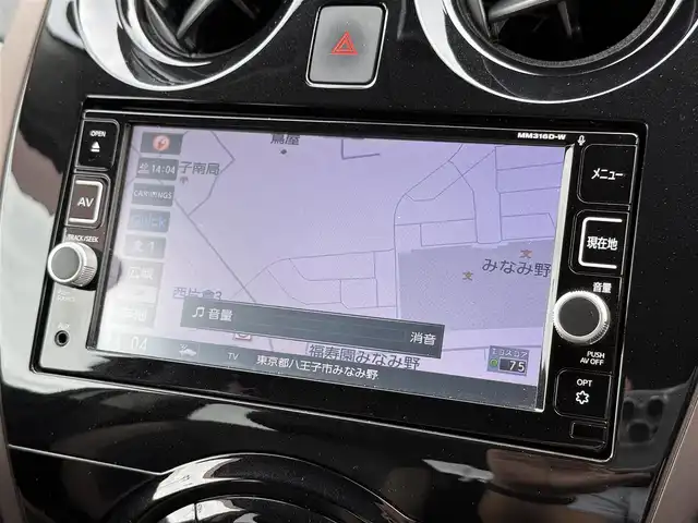 日産 ノート e－パワー メダリスト 東京都 2017(平29)年 3.4万km 白 ワンオーナー　/純正ナビ　/・ＡＭ／ＦＭ／ＣＤ／ＤＶＤ/フルセグＴＶ／Ｂｌｕｅｔｏｏｔｈ　/エマージェンシーブレーキ　/ＥＴＣ /ハーフレザーシート /コーナーセンサー /プッシュスタート /ドライブレコーダー/スマートキー /スペアキー有/純正15インチアルミホイール/純正フロアマット/ドアバイザー/オートライト/オートエアコン/保証書/取扱説明書
