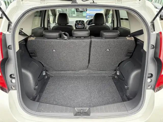 日産 ノート e－パワー メダリスト 東京都 2017(平29)年 3.4万km 白 ワンオーナー　/純正ナビ　/・ＡＭ／ＦＭ／ＣＤ／ＤＶＤ/フルセグＴＶ／Ｂｌｕｅｔｏｏｔｈ　/エマージェンシーブレーキ　/ＥＴＣ /ハーフレザーシート /コーナーセンサー /プッシュスタート /ドライブレコーダー/スマートキー /スペアキー有/純正15インチアルミホイール/純正フロアマット/ドアバイザー/オートライト/オートエアコン/保証書/取扱説明書