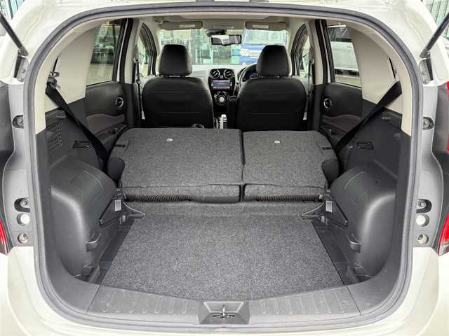 日産 ノート e－パワー メダリスト 東京都 2017(平29)年 3.4万km 白 ワンオーナー　/純正ナビ　/・ＡＭ／ＦＭ／ＣＤ／ＤＶＤ/フルセグＴＶ／Ｂｌｕｅｔｏｏｔｈ　/エマージェンシーブレーキ　/ＥＴＣ /ハーフレザーシート /コーナーセンサー /プッシュスタート /ドライブレコーダー/スマートキー /スペアキー有/純正15インチアルミホイール/純正フロアマット/ドアバイザー/オートライト/オートエアコン/保証書/取扱説明書