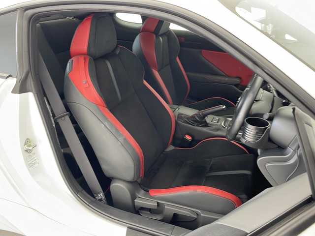 トヨタ ＧＲ８６ RZ 40thアニバーサリーLTD 愛知県 2024(令6)年 1.1万km クリスタルホワイトパール 9インチSDナビ（あり）/レーダークルーズコントロール/シートヒーター/フルセグTV/CD DVD/Bluetooth/バックカメラ/コーナーセンサー/純正アルミホイール/ＬＥＤヘッドライト/インテリジェントミラー/キャリパー/ドライブレコーダー/ステアリングスイッチ/スマートキー/プッシュスタート