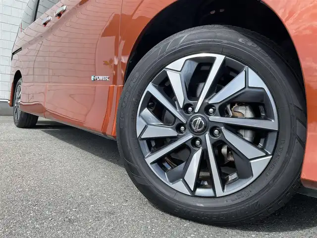 日産 セレナ e－パワー ハイウェイスター V 福岡県 2021(令3)年 2.1万km オレンジ 純正10型SDナビ(フルセグTV/CD/DVD/BT)アラウンドビューモニター後席フリップダウンモニタープロパイロット両側パワスラ前後ドラレコETCデジタルインナーミラーUSB純正フロアマット純正LEDアルミホイールスマートキープッシュスタート