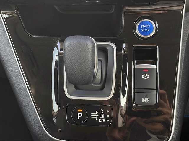 日産 セレナ e－パワー HWS V アーバンクロム 千葉県 2021(令3)年 4.5万km ブリリアントホワイトパール 2トーン １オーナー　アルパインディスプレイオーディオ　全方位カメラ　プロパイロット　スマートルームミラー　両側電動スライドドア　ハンズフリースライドドア　ＥＴＣ　ＬＥＤライト　オートライト LEDフォグライト