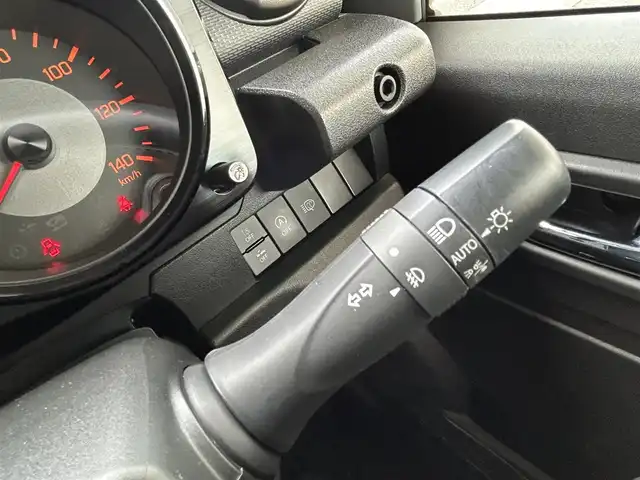 スズキ ジムニー XC 兵庫県 2023(令5)年 0.6万km ジャングルグリーン 4WD/社外ナビ（CN-E330D）/　　（AM/FM/CD//BT)/ワンセグTV/バックカメラ/プッシュスタート/スズキセーフティーサポート/レーンアシスト/衝突被害軽減ブレーキ/横滑り防止装置/ダウンヒルアシストコントロール/アイドリングストップ/ステアリングリモコン/クルーズコントロール/ビルドインETC/シートヒーター/純正フロアマット/LEDヘットライト/純正16インチアルミホイール/スマートキー/取扱説明書/保証書