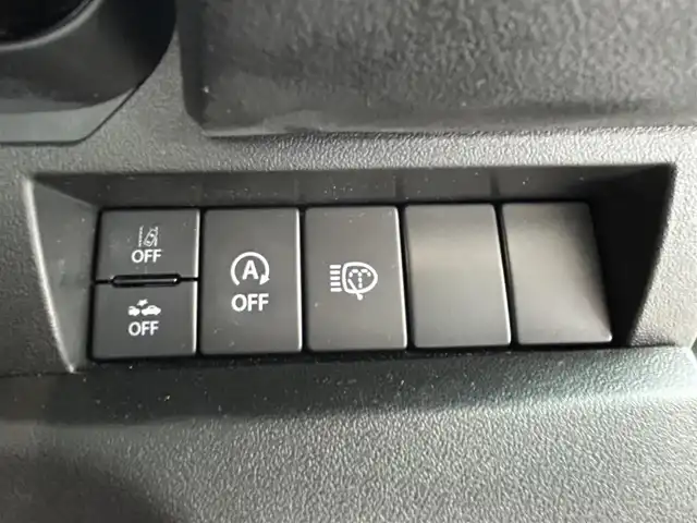 スズキ ジムニー XC 兵庫県 2023(令5)年 0.6万km ジャングルグリーン 4WD/社外ナビ（CN-E330D）/　　（AM/FM/CD//BT)/ワンセグTV/バックカメラ/プッシュスタート/スズキセーフティーサポート/レーンアシスト/衝突被害軽減ブレーキ/横滑り防止装置/ダウンヒルアシストコントロール/アイドリングストップ/ステアリングリモコン/クルーズコントロール/ビルドインETC/シートヒーター/純正フロアマット/LEDヘットライト/純正16インチアルミホイール/スマートキー/取扱説明書/保証書