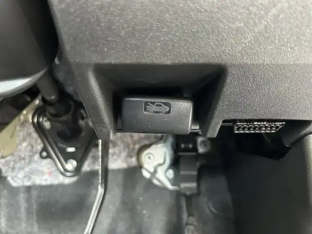 スズキ ジムニー XC 兵庫県 2023(令5)年 0.6万km ジャングルグリーン 4WD/社外ナビ（CN-E330D）/　　（AM/FM/CD//BT)/ワンセグTV/バックカメラ/プッシュスタート/スズキセーフティーサポート/レーンアシスト/衝突被害軽減ブレーキ/横滑り防止装置/ダウンヒルアシストコントロール/アイドリングストップ/ステアリングリモコン/クルーズコントロール/ビルドインETC/シートヒーター/純正フロアマット/LEDヘットライト/純正16インチアルミホイール/スマートキー/取扱説明書/保証書