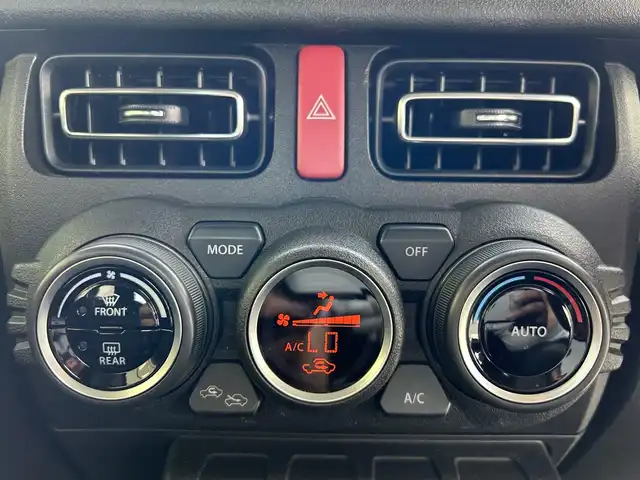 スズキ ジムニー XC 兵庫県 2023(令5)年 0.6万km ジャングルグリーン 4WD/社外ナビ（CN-E330D）/　　（AM/FM/CD//BT)/ワンセグTV/バックカメラ/プッシュスタート/スズキセーフティーサポート/レーンアシスト/衝突被害軽減ブレーキ/横滑り防止装置/ダウンヒルアシストコントロール/アイドリングストップ/ステアリングリモコン/クルーズコントロール/ビルドインETC/シートヒーター/純正フロアマット/LEDヘットライト/純正16インチアルミホイール/スマートキー/取扱説明書/保証書