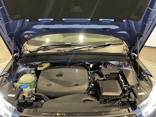 ボルボ ＸＣ４０ T5 AWD Rデザイン 新潟県 2020(令2)年 2.2万km 青 パノラマガラスSR/クライメート・パッケージ/・ステアリングホイール・ヒーター/・フロント・シートヒーター/City Safety（衝突回避・被害軽減ブレーキシステム）/・歩行者・サイクリスト・大型動物検知機能（夜間含む）/・ インターセクション・サポート（右折時対向車検知機能）/・ 対向車対応機能/・ オンカミング・レーン・ミティゲーション（対向車線衝突回避支援機能）/ランオフロード・ミティゲーション（道路逸脱回避支援機能）/アダプティブ・クルーズ・コントロール/ステアリング・アシスト付BLIS/衝突回避・被害軽減ブレーキ機能付/スポーツモード付ESC（エレクトロニック・スタビリティ・コントロール）/アクティブ・ハイビーム（LEDヘッドライト）/360°ビューカメラ/TV/FM/AM/Bluetooth/USBポート/プッシュスタート