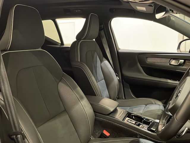 ボルボ ＸＣ４０ T5 AWD Rデザイン 新潟県 2020(令2)年 2.2万km 青 パノラマガラスSR/クライメート・パッケージ/・ステアリングホイール・ヒーター/・フロント・シートヒーター/City Safety（衝突回避・被害軽減ブレーキシステム）/・歩行者・サイクリスト・大型動物検知機能（夜間含む）/・ インターセクション・サポート（右折時対向車検知機能）/・ 対向車対応機能/・ オンカミング・レーン・ミティゲーション（対向車線衝突回避支援機能）/ランオフロード・ミティゲーション（道路逸脱回避支援機能）/アダプティブ・クルーズ・コントロール/ステアリング・アシスト付BLIS/衝突回避・被害軽減ブレーキ機能付/スポーツモード付ESC（エレクトロニック・スタビリティ・コントロール）/アクティブ・ハイビーム（LEDヘッドライト）/360°ビューカメラ/TV/FM/AM/Bluetooth/USBポート/プッシュスタート