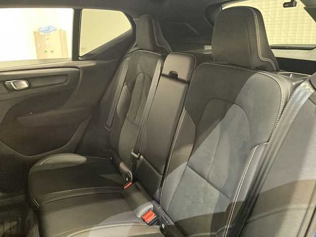 ボルボ ＸＣ４０ T5 AWD Rデザイン 新潟県 2020(令2)年 2.2万km 青 パノラマガラスSR/クライメート・パッケージ/・ステアリングホイール・ヒーター/・フロント・シートヒーター/City Safety（衝突回避・被害軽減ブレーキシステム）/・歩行者・サイクリスト・大型動物検知機能（夜間含む）/・ インターセクション・サポート（右折時対向車検知機能）/・ 対向車対応機能/・ オンカミング・レーン・ミティゲーション（対向車線衝突回避支援機能）/ランオフロード・ミティゲーション（道路逸脱回避支援機能）/アダプティブ・クルーズ・コントロール/ステアリング・アシスト付BLIS/衝突回避・被害軽減ブレーキ機能付/スポーツモード付ESC（エレクトロニック・スタビリティ・コントロール）/アクティブ・ハイビーム（LEDヘッドライト）/360°ビューカメラ/TV/FM/AM/Bluetooth/USBポート/プッシュスタート