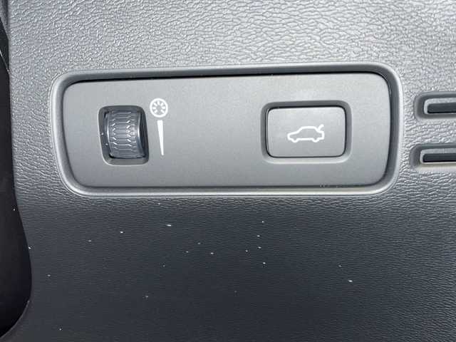 ボルボ ＸＣ４０ T5 AWD Rデザイン 新潟県 2020(令2)年 2.2万km 青 パノラマガラスSR/クライメート・パッケージ/・ステアリングホイール・ヒーター/・フロント・シートヒーター/City Safety（衝突回避・被害軽減ブレーキシステム）/・歩行者・サイクリスト・大型動物検知機能（夜間含む）/・ インターセクション・サポート（右折時対向車検知機能）/・ 対向車対応機能/・ オンカミング・レーン・ミティゲーション（対向車線衝突回避支援機能）/ランオフロード・ミティゲーション（道路逸脱回避支援機能）/アダプティブ・クルーズ・コントロール/ステアリング・アシスト付BLIS/衝突回避・被害軽減ブレーキ機能付/スポーツモード付ESC（エレクトロニック・スタビリティ・コントロール）/アクティブ・ハイビーム（LEDヘッドライト）/360°ビューカメラ/TV/FM/AM/Bluetooth/USBポート/プッシュスタート