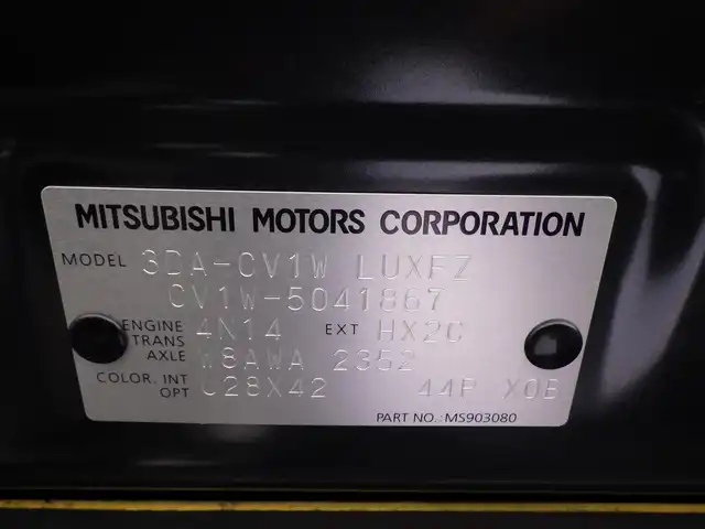 三菱 デリカＤ：５ シャモニー 千葉県 2025(令7)年 0.1千km グラファイトグレーメタリック/ブラックマイカ CHAMONIX (7人)　4WD　e-Assist/オリジナルナビ取付パッケージ＋リアモニター取付パッケージ(25/300)　ステップレス　（7人）D:5専用11型ナビゲーション(322/300)　12.8型後席用モニター(143550円)/e-Assist/・衝突被害軽減ブレーキシステム（FCM）/・車線逸脱警報システム（LDW）/・レーダークルーズコントロールシステム（ACC）/・誤発進抑制機能（前進＆後退時）（UMS）/・オートマチックハイビーム[AHB]/エレクトリックテールゲート/両側パワースライドドア/純正メモリーナビ/地デジTV/【DVD/CD再生機能　Bluetooth接続】/【Apple CarPlay　Android Auto対応】/マルチアラウンドモニター/フリップダウンモニター/革巻きステアリング/ステアリングヒーター/ステアリングスイッチ/LEDヘッドライト/フォグライト/ウインカーミラー/純正18インチアルミホイル/サイド/カーテンエアバッグ/キーレスオペレーションシステム