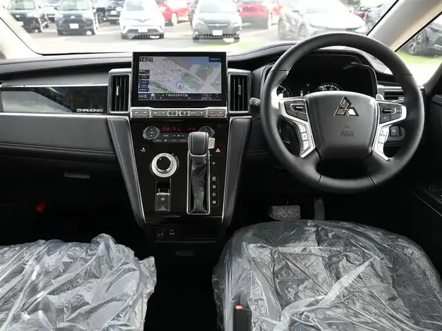 三菱 デリカＤ：５ シャモニー 千葉県 2025(令7)年 0.1千km グラファイトグレーメタリック/ブラックマイカ CHAMONIX (7人)　4WD　e-Assist/オリジナルナビ取付パッケージ＋リアモニター取付パッケージ(25/300)　ステップレス　（7人）D:5専用11型ナビゲーション(322/300)　12.8型後席用モニター(143550円)/e-Assist/・衝突被害軽減ブレーキシステム（FCM）/・車線逸脱警報システム（LDW）/・レーダークルーズコントロールシステム（ACC）/・誤発進抑制機能（前進＆後退時）（UMS）/・オートマチックハイビーム[AHB]/エレクトリックテールゲート/両側パワースライドドア/純正メモリーナビ/地デジTV/【DVD/CD再生機能　Bluetooth接続】/【Apple CarPlay　Android Auto対応】/マルチアラウンドモニター/フリップダウンモニター/革巻きステアリング/ステアリングヒーター/ステアリングスイッチ/LEDヘッドライト/フォグライト/ウインカーミラー/純正18インチアルミホイル/サイド/カーテンエアバッグ/キーレスオペレーションシステム
