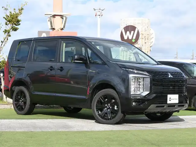 三菱 デリカＤ：５ シャモニー 千葉県 2025(令7)年 0.1千km グラファイトグレーメタリック/ブラックマイカ CHAMONIX (7人)　4WD　e-Assist/オリジナルナビ取付パッケージ＋リアモニター取付パッケージ(25/300)　ステップレス　（7人）D:5専用11型ナビゲーション(322/300)　12.8型後席用モニター(143550円)/e-Assist/・衝突被害軽減ブレーキシステム（FCM）/・車線逸脱警報システム（LDW）/・レーダークルーズコントロールシステム（ACC）/・誤発進抑制機能（前進＆後退時）（UMS）/・オートマチックハイビーム[AHB]/エレクトリックテールゲート/両側パワースライドドア/純正メモリーナビ/地デジTV/【DVD/CD再生機能　Bluetooth接続】/【Apple CarPlay　Android Auto対応】/マルチアラウンドモニター/フリップダウンモニター/革巻きステアリング/ステアリングヒーター/ステアリングスイッチ/LEDヘッドライト/フォグライト/ウインカーミラー/純正18インチアルミホイル/サイド/カーテンエアバッグ/キーレスオペレーションシステム