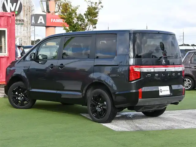 三菱 デリカＤ：５ シャモニー 千葉県 2025(令7)年 0.1千km グラファイトグレーメタリック/ブラックマイカ CHAMONIX (7人)　4WD　e-Assist/オリジナルナビ取付パッケージ＋リアモニター取付パッケージ(25/300)　ステップレス　（7人）D:5専用11型ナビゲーション(322/300)　12.8型後席用モニター(143550円)/e-Assist/・衝突被害軽減ブレーキシステム（FCM）/・車線逸脱警報システム（LDW）/・レーダークルーズコントロールシステム（ACC）/・誤発進抑制機能（前進＆後退時）（UMS）/・オートマチックハイビーム[AHB]/エレクトリックテールゲート/両側パワースライドドア/純正メモリーナビ/地デジTV/【DVD/CD再生機能　Bluetooth接続】/【Apple CarPlay　Android Auto対応】/マルチアラウンドモニター/フリップダウンモニター/革巻きステアリング/ステアリングヒーター/ステアリングスイッチ/LEDヘッドライト/フォグライト/ウインカーミラー/純正18インチアルミホイル/サイド/カーテンエアバッグ/キーレスオペレーションシステム