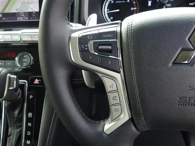 三菱 デリカＤ：５ シャモニー 千葉県 2025(令7)年 0.1千km グラファイトグレーメタリック/ブラックマイカ CHAMONIX (7人)　4WD　e-Assist/オリジナルナビ取付パッケージ＋リアモニター取付パッケージ(25/300)　ステップレス　（7人）D:5専用11型ナビゲーション(322/300)　12.8型後席用モニター(143550円)/e-Assist/・衝突被害軽減ブレーキシステム（FCM）/・車線逸脱警報システム（LDW）/・レーダークルーズコントロールシステム（ACC）/・誤発進抑制機能（前進＆後退時）（UMS）/・オートマチックハイビーム[AHB]/エレクトリックテールゲート/両側パワースライドドア/純正メモリーナビ/地デジTV/【DVD/CD再生機能　Bluetooth接続】/【Apple CarPlay　Android Auto対応】/マルチアラウンドモニター/フリップダウンモニター/革巻きステアリング/ステアリングヒーター/ステアリングスイッチ/LEDヘッドライト/フォグライト/ウインカーミラー/純正18インチアルミホイル/サイド/カーテンエアバッグ/キーレスオペレーションシステム