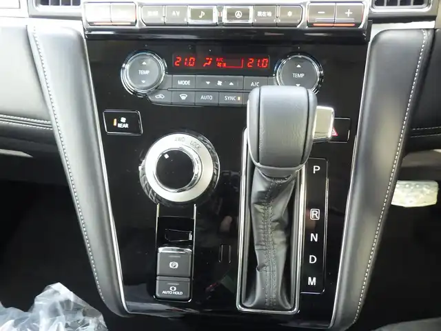 三菱 デリカＤ：５ シャモニー 千葉県 2025(令7)年 0.1千km グラファイトグレーメタリック/ブラックマイカ CHAMONIX (7人)　4WD　e-Assist/オリジナルナビ取付パッケージ＋リアモニター取付パッケージ(25/300)　ステップレス　（7人）D:5専用11型ナビゲーション(322/300)　12.8型後席用モニター(143550円)/e-Assist/・衝突被害軽減ブレーキシステム（FCM）/・車線逸脱警報システム（LDW）/・レーダークルーズコントロールシステム（ACC）/・誤発進抑制機能（前進＆後退時）（UMS）/・オートマチックハイビーム[AHB]/エレクトリックテールゲート/両側パワースライドドア/純正メモリーナビ/地デジTV/【DVD/CD再生機能　Bluetooth接続】/【Apple CarPlay　Android Auto対応】/マルチアラウンドモニター/フリップダウンモニター/革巻きステアリング/ステアリングヒーター/ステアリングスイッチ/LEDヘッドライト/フォグライト/ウインカーミラー/純正18インチアルミホイル/サイド/カーテンエアバッグ/キーレスオペレーションシステム