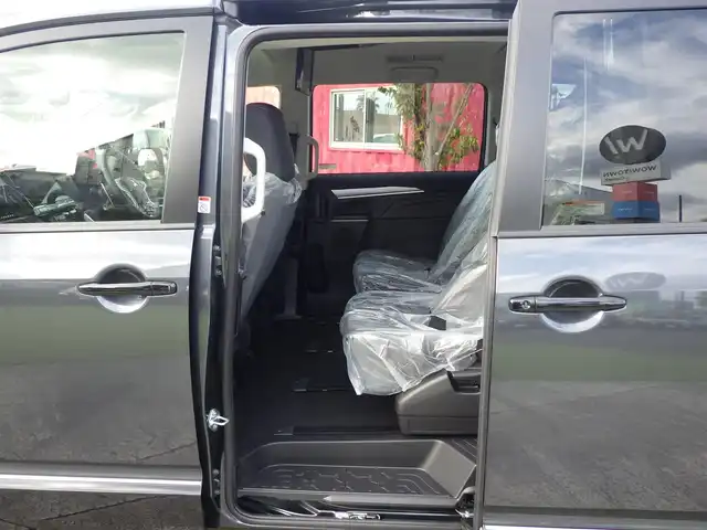 三菱 デリカＤ：５ シャモニー 千葉県 2025(令7)年 0.1千km グラファイトグレーメタリック/ブラックマイカ CHAMONIX (7人)　4WD　e-Assist/オリジナルナビ取付パッケージ＋リアモニター取付パッケージ(25/300)　ステップレス　（7人）D:5専用11型ナビゲーション(322/300)　12.8型後席用モニター(143550円)/e-Assist/・衝突被害軽減ブレーキシステム（FCM）/・車線逸脱警報システム（LDW）/・レーダークルーズコントロールシステム（ACC）/・誤発進抑制機能（前進＆後退時）（UMS）/・オートマチックハイビーム[AHB]/エレクトリックテールゲート/両側パワースライドドア/純正メモリーナビ/地デジTV/【DVD/CD再生機能　Bluetooth接続】/【Apple CarPlay　Android Auto対応】/マルチアラウンドモニター/フリップダウンモニター/革巻きステアリング/ステアリングヒーター/ステアリングスイッチ/LEDヘッドライト/フォグライト/ウインカーミラー/純正18インチアルミホイル/サイド/カーテンエアバッグ/キーレスオペレーションシステム