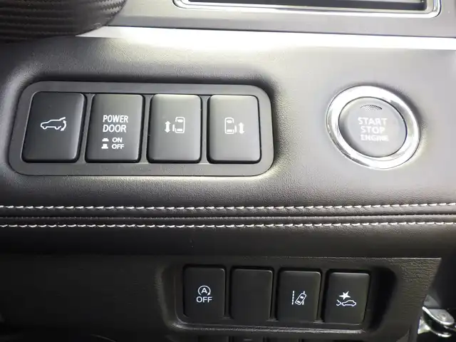 三菱 デリカＤ：５ シャモニー 千葉県 2025(令7)年 0.1千km グラファイトグレーメタリック/ブラックマイカ CHAMONIX (7人)　4WD　e-Assist/オリジナルナビ取付パッケージ＋リアモニター取付パッケージ(25/300)　ステップレス　（7人）D:5専用11型ナビゲーション(322/300)　12.8型後席用モニター(143550円)/e-Assist/・衝突被害軽減ブレーキシステム（FCM）/・車線逸脱警報システム（LDW）/・レーダークルーズコントロールシステム（ACC）/・誤発進抑制機能（前進＆後退時）（UMS）/・オートマチックハイビーム[AHB]/エレクトリックテールゲート/両側パワースライドドア/純正メモリーナビ/地デジTV/【DVD/CD再生機能　Bluetooth接続】/【Apple CarPlay　Android Auto対応】/マルチアラウンドモニター/フリップダウンモニター/革巻きステアリング/ステアリングヒーター/ステアリングスイッチ/LEDヘッドライト/フォグライト/ウインカーミラー/純正18インチアルミホイル/サイド/カーテンエアバッグ/キーレスオペレーションシステム