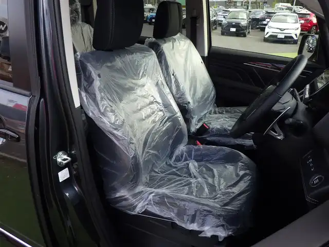 三菱 デリカＤ：５ シャモニー 千葉県 2025(令7)年 0.1千km グラファイトグレーメタリック/ブラックマイカ CHAMONIX (7人)　4WD　e-Assist/オリジナルナビ取付パッケージ＋リアモニター取付パッケージ(25/300)　ステップレス　（7人）D:5専用11型ナビゲーション(322/300)　12.8型後席用モニター(143550円)/e-Assist/・衝突被害軽減ブレーキシステム（FCM）/・車線逸脱警報システム（LDW）/・レーダークルーズコントロールシステム（ACC）/・誤発進抑制機能（前進＆後退時）（UMS）/・オートマチックハイビーム[AHB]/エレクトリックテールゲート/両側パワースライドドア/純正メモリーナビ/地デジTV/【DVD/CD再生機能　Bluetooth接続】/【Apple CarPlay　Android Auto対応】/マルチアラウンドモニター/フリップダウンモニター/革巻きステアリング/ステアリングヒーター/ステアリングスイッチ/LEDヘッドライト/フォグライト/ウインカーミラー/純正18インチアルミホイル/サイド/カーテンエアバッグ/キーレスオペレーションシステム