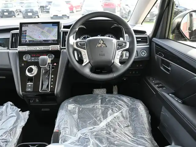 三菱 デリカＤ：５ シャモニー 千葉県 2025(令7)年 0.1千km グラファイトグレーメタリック/ブラックマイカ CHAMONIX (7人)　4WD　e-Assist/オリジナルナビ取付パッケージ＋リアモニター取付パッケージ(25/300)　ステップレス　（7人）D:5専用11型ナビゲーション(322/300)　12.8型後席用モニター(143550円)/e-Assist/・衝突被害軽減ブレーキシステム（FCM）/・車線逸脱警報システム（LDW）/・レーダークルーズコントロールシステム（ACC）/・誤発進抑制機能（前進＆後退時）（UMS）/・オートマチックハイビーム[AHB]/エレクトリックテールゲート/両側パワースライドドア/純正メモリーナビ/地デジTV/【DVD/CD再生機能　Bluetooth接続】/【Apple CarPlay　Android Auto対応】/マルチアラウンドモニター/フリップダウンモニター/革巻きステアリング/ステアリングヒーター/ステアリングスイッチ/LEDヘッドライト/フォグライト/ウインカーミラー/純正18インチアルミホイル/サイド/カーテンエアバッグ/キーレスオペレーションシステム
