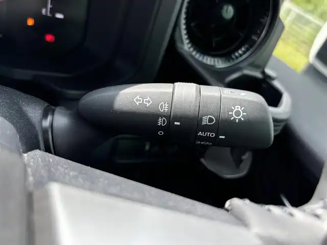 トヨタ ランドクルーザー ２５０ VX 福岡県 2024(令6)年 1万km プラチナホワイトパールマイカ 〇ワンオーナー/〇サンルーフ/〇純正12.3インチナビ/〇フルセグTV/〇パワーバックドア/〇バックカメラ/〇ビルトインETC2.0/〇レーダークルーズコントロール/〇コーナーセンサー/〇セーフティセンス/〇BSM/〇パノラミックビューモニター/〇LEDヘッドランプ/〇LEDフロントフォグランプ/〇左右独立温度調整オートエアコン/〇ブラック革シート/〇デジタルインナーミラー/〇ルーフレール/〇純正18インチアルミホイール/〇スマートエントリー/スタートシステム/〇禁煙車