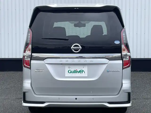 日産 セレナ e－パワー ハイウェイスター V 千葉県 2021(令3)年 1.1万km ブリリアントシルバー 純正10インチナビ/(TV/CD/DVD/Bluetooth)/フリップダウンモニター/プロパイロット/ブラインドスポットモニター/デジタルインナーミラー/360°カメラ/衝突被害軽減システム/車線逸脱警報/クルーズコントロール/両側パワースライドドア/横滑り防止装置/ETC/ドライブレコーダー/アイドリングストップ/LEDヘッドライト/フォグランプ/オートライト/ウィンカーミラー/電動格納ミラー/純正15インチAW/プッシュスタート/スマートキー/フロアマット/ドアバイザー