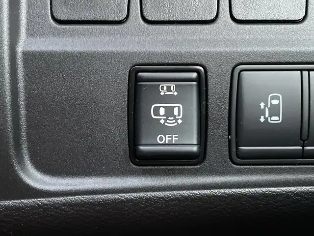 日産 セレナ e－パワー ハイウェイスター V 千葉県 2021(令3)年 1.1万km ブリリアントシルバー 純正10インチナビ/(TV/CD/DVD/Bluetooth)/フリップダウンモニター/プロパイロット/ブラインドスポットモニター/デジタルインナーミラー/360°カメラ/衝突被害軽減システム/車線逸脱警報/クルーズコントロール/両側パワースライドドア/横滑り防止装置/ETC/ドライブレコーダー/アイドリングストップ/LEDヘッドライト/フォグランプ/オートライト/ウィンカーミラー/電動格納ミラー/純正15インチAW/プッシュスタート/スマートキー/フロアマット/ドアバイザー