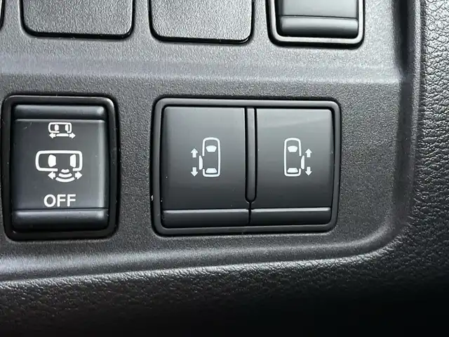 日産 セレナ e－パワー ハイウェイスター V 千葉県 2021(令3)年 1.1万km ブリリアントシルバー 純正10インチナビ/(TV/CD/DVD/Bluetooth)/フリップダウンモニター/プロパイロット/ブラインドスポットモニター/デジタルインナーミラー/360°カメラ/衝突被害軽減システム/車線逸脱警報/クルーズコントロール/両側パワースライドドア/横滑り防止装置/ETC/ドライブレコーダー/アイドリングストップ/LEDヘッドライト/フォグランプ/オートライト/ウィンカーミラー/電動格納ミラー/純正15インチAW/プッシュスタート/スマートキー/フロアマット/ドアバイザー