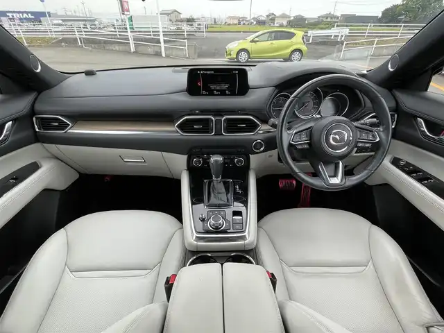 マツダ ＣＸ－８ XD Lパッケージ 佐賀県 2018(平30)年 3.8万km ジェットブラックマイカ ピュアホワイト革シート/TEIN車高調「FLEX Z」純正サスペンション積込/純正SDナビゲーション/・フルセグTV/CD/DVD/USB/Bluetooth/360°ビューモニター/BOSEサウンドシステム/前後ドライブレコーダー/ETC2.0/パワーリアゲ―ト/電子パーキングブレーキ/・AUTO HOLD機能/後席エアコン/DN席パワーシート(D席メモリー機能付)/DN席＋2列目シートヒーター/後席サンシェード/ISOFIX対応/革巻きステアリング/ステアリングヒーター/ステリングリモコン/社外20インチアルミホイール/純正LEDヘッドライト/・オートマチックハイビーム/純正LEDフォグランプ/純正フロアマット/純正ドアバイザ―/新車保証書/スペアキー１本/i-ACTIVSENSE/・アダプディブクルーズコントロール/・スマートシティブレーキサポート/・ブラインドスポットモニタリング/・レーンキープアシストシステム/・交通標識認識機能/・ドライバーアテンションアラート/・パーキングセンサーシステム