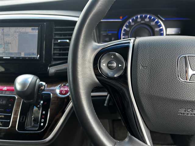 ホンダ オデッセイ ハイブリッド EX　パッケージ 滋賀県 2016(平28)年 7.1万km ホワイトオーキッドパール 社外7インチナビ/【Bluetooth/DVD/CD/フルセグTV】/両側パワースライドドア/ホンダセンシング/・衝突軽減ブレーキ 〈CMBS〉/・歩行者事故低減ステアリング/・アダプティブクルーズコントロール/・LKAS 〈車線維持支援システム〉/・路外逸脱抑制機能/・誤発進抑制機能/・先行車発進お知らせ機能/・標識認識機能/バックカメラ/純正フリップダウンモニター/AC100V電源/ビルトイン純正ETC/LEDヘッドライト/エンジンスターター/純正フロアマット/D席パワーシート/コンフォートビューパッケージ/二列目オットマン/ステアリングリモコン/スマートキー/プッシュスタート