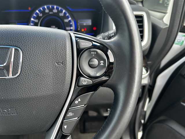 ホンダ オデッセイ ハイブリッド EX　パッケージ 滋賀県 2016(平28)年 7.1万km ホワイトオーキッドパール 社外7インチナビ/【Bluetooth/DVD/CD/フルセグTV】/両側パワースライドドア/ホンダセンシング/・衝突軽減ブレーキ 〈CMBS〉/・歩行者事故低減ステアリング/・アダプティブクルーズコントロール/・LKAS 〈車線維持支援システム〉/・路外逸脱抑制機能/・誤発進抑制機能/・先行車発進お知らせ機能/・標識認識機能/バックカメラ/純正フリップダウンモニター/AC100V電源/ビルトイン純正ETC/LEDヘッドライト/エンジンスターター/純正フロアマット/D席パワーシート/コンフォートビューパッケージ/二列目オットマン/ステアリングリモコン/スマートキー/プッシュスタート