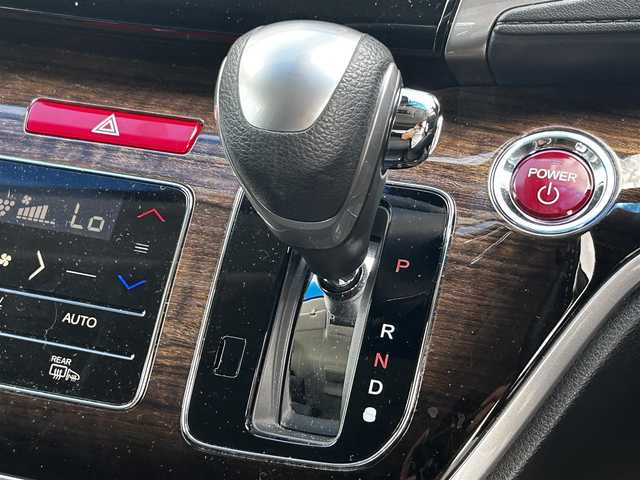 ホンダ オデッセイ ハイブリッド EX　パッケージ 滋賀県 2016(平28)年 7.1万km ホワイトオーキッドパール 社外7インチナビ/【Bluetooth/DVD/CD/フルセグTV】/両側パワースライドドア/ホンダセンシング/・衝突軽減ブレーキ 〈CMBS〉/・歩行者事故低減ステアリング/・アダプティブクルーズコントロール/・LKAS 〈車線維持支援システム〉/・路外逸脱抑制機能/・誤発進抑制機能/・先行車発進お知らせ機能/・標識認識機能/バックカメラ/純正フリップダウンモニター/AC100V電源/ビルトイン純正ETC/LEDヘッドライト/エンジンスターター/純正フロアマット/D席パワーシート/コンフォートビューパッケージ/二列目オットマン/ステアリングリモコン/スマートキー/プッシュスタート