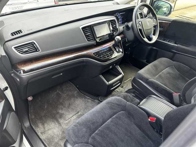 ホンダ オデッセイ ハイブリッド EX　パッケージ 滋賀県 2016(平28)年 7.1万km ホワイトオーキッドパール 社外7インチナビ/【Bluetooth/DVD/CD/フルセグTV】/両側パワースライドドア/ホンダセンシング/・衝突軽減ブレーキ 〈CMBS〉/・歩行者事故低減ステアリング/・アダプティブクルーズコントロール/・LKAS 〈車線維持支援システム〉/・路外逸脱抑制機能/・誤発進抑制機能/・先行車発進お知らせ機能/・標識認識機能/バックカメラ/純正フリップダウンモニター/AC100V電源/ビルトイン純正ETC/LEDヘッドライト/エンジンスターター/純正フロアマット/D席パワーシート/コンフォートビューパッケージ/二列目オットマン/ステアリングリモコン/スマートキー/プッシュスタート