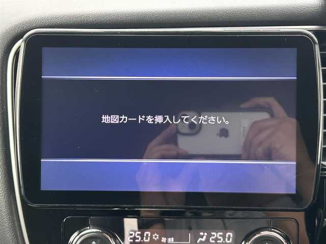 三菱 アウトランダー ＰＨＥＶ G セーフティパッケージ 岡山県 2017(平29)年 8.7万km アメジストブラック 登録時走行距離86768km/社外9インチナビ/フルセグTV(AM.FM.CD.DVD.TV.BT)/バックカメラ/ETC/ドライブレコーダー/シートヒーター/ステアリングヒーター/衝突軽減ブレーキ/レーダークルーズコントロール/レーンキープアシスト/横滑り防止装置/オートライト/アイドリングストップ/AC100V/18インチ純正AW/純正フロアマット/プッシュスタート/スマートキー/急速充電ポート/充電ケーブル