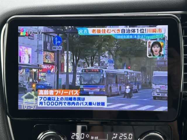 三菱 アウトランダー ＰＨＥＶ G セーフティパッケージ 岡山県 2017(平29)年 8.7万km アメジストブラック 登録時走行距離86768km/社外9インチナビ/フルセグTV(AM.FM.CD.DVD.TV.BT)/バックカメラ/ETC/ドライブレコーダー/シートヒーター/ステアリングヒーター/衝突軽減ブレーキ/レーダークルーズコントロール/レーンキープアシスト/横滑り防止装置/オートライト/アイドリングストップ/AC100V/18インチ純正AW/純正フロアマット/プッシュスタート/スマートキー/急速充電ポート/充電ケーブル