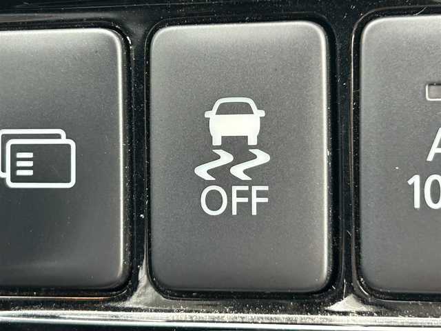 三菱 アウトランダー ＰＨＥＶ G セーフティパッケージ 岡山県 2017(平29)年 8.7万km アメジストブラック 登録時走行距離86768km/社外9インチナビ/フルセグTV(AM.FM.CD.DVD.TV.BT)/バックカメラ/ETC/ドライブレコーダー/シートヒーター/ステアリングヒーター/衝突軽減ブレーキ/レーダークルーズコントロール/レーンキープアシスト/横滑り防止装置/オートライト/アイドリングストップ/AC100V/18インチ純正AW/純正フロアマット/プッシュスタート/スマートキー/急速充電ポート/充電ケーブル