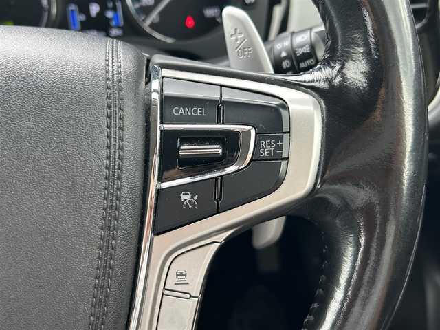 三菱 アウトランダー ＰＨＥＶ G セーフティパッケージ 岡山県 2017(平29)年 8.7万km アメジストブラック 登録時走行距離86768km/社外9インチナビ/フルセグTV(AM.FM.CD.DVD.TV.BT)/バックカメラ/ETC/ドライブレコーダー/シートヒーター/ステアリングヒーター/衝突軽減ブレーキ/レーダークルーズコントロール/レーンキープアシスト/横滑り防止装置/オートライト/アイドリングストップ/AC100V/18インチ純正AW/純正フロアマット/プッシュスタート/スマートキー/急速充電ポート/充電ケーブル