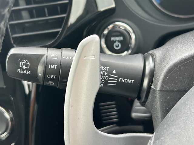 三菱 アウトランダー ＰＨＥＶ G セーフティパッケージ 岡山県 2017(平29)年 8.7万km アメジストブラック 登録時走行距離86768km/社外9インチナビ/フルセグTV(AM.FM.CD.DVD.TV.BT)/バックカメラ/ETC/ドライブレコーダー/シートヒーター/ステアリングヒーター/衝突軽減ブレーキ/レーダークルーズコントロール/レーンキープアシスト/横滑り防止装置/オートライト/アイドリングストップ/AC100V/18インチ純正AW/純正フロアマット/プッシュスタート/スマートキー/急速充電ポート/充電ケーブル